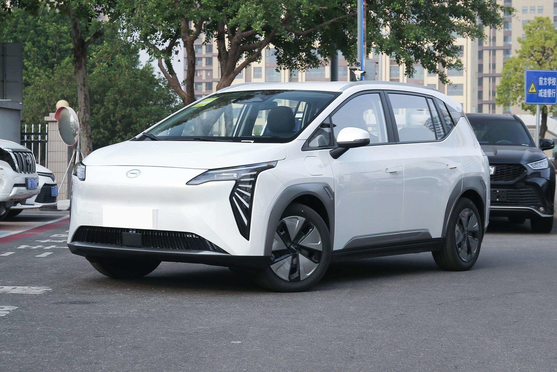 AION Y Plus Electric 5 Seater Car 150Km/h Front Engine 4 Wheel Drive Electric SUV